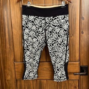 Size M, crop lululemon leggings.